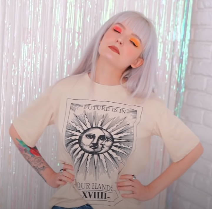 Примерка футболки