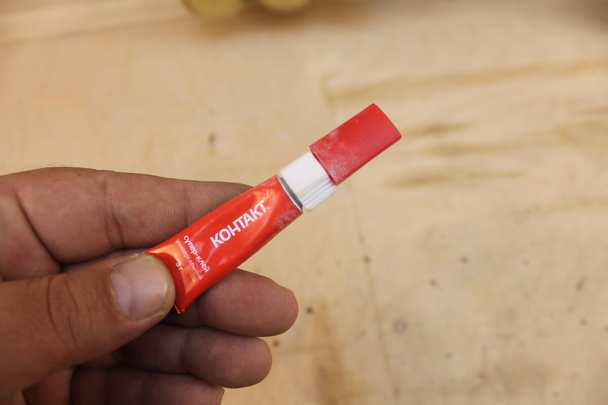 Дожил до сорока лет и только сейчас узнал, что скленные суперклеем ...