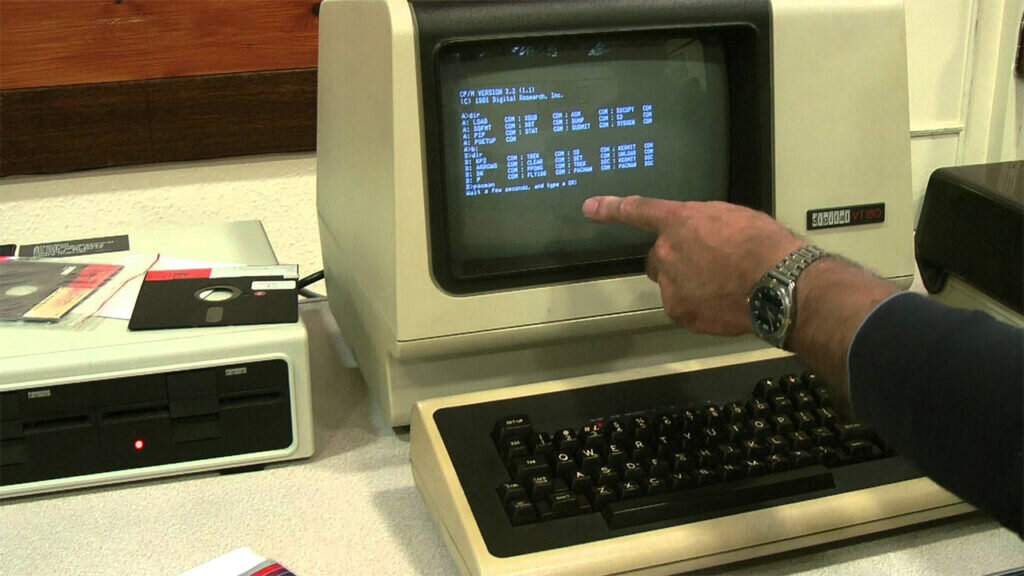 Компьютерный терминал DEC VT-100