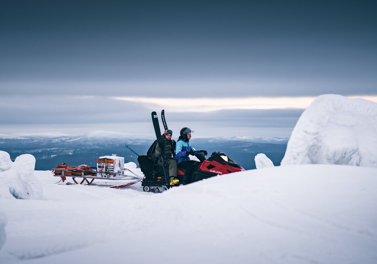 Вот так люди добираются в дом зимой