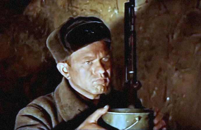 кадр из фильма «Горячий снег»