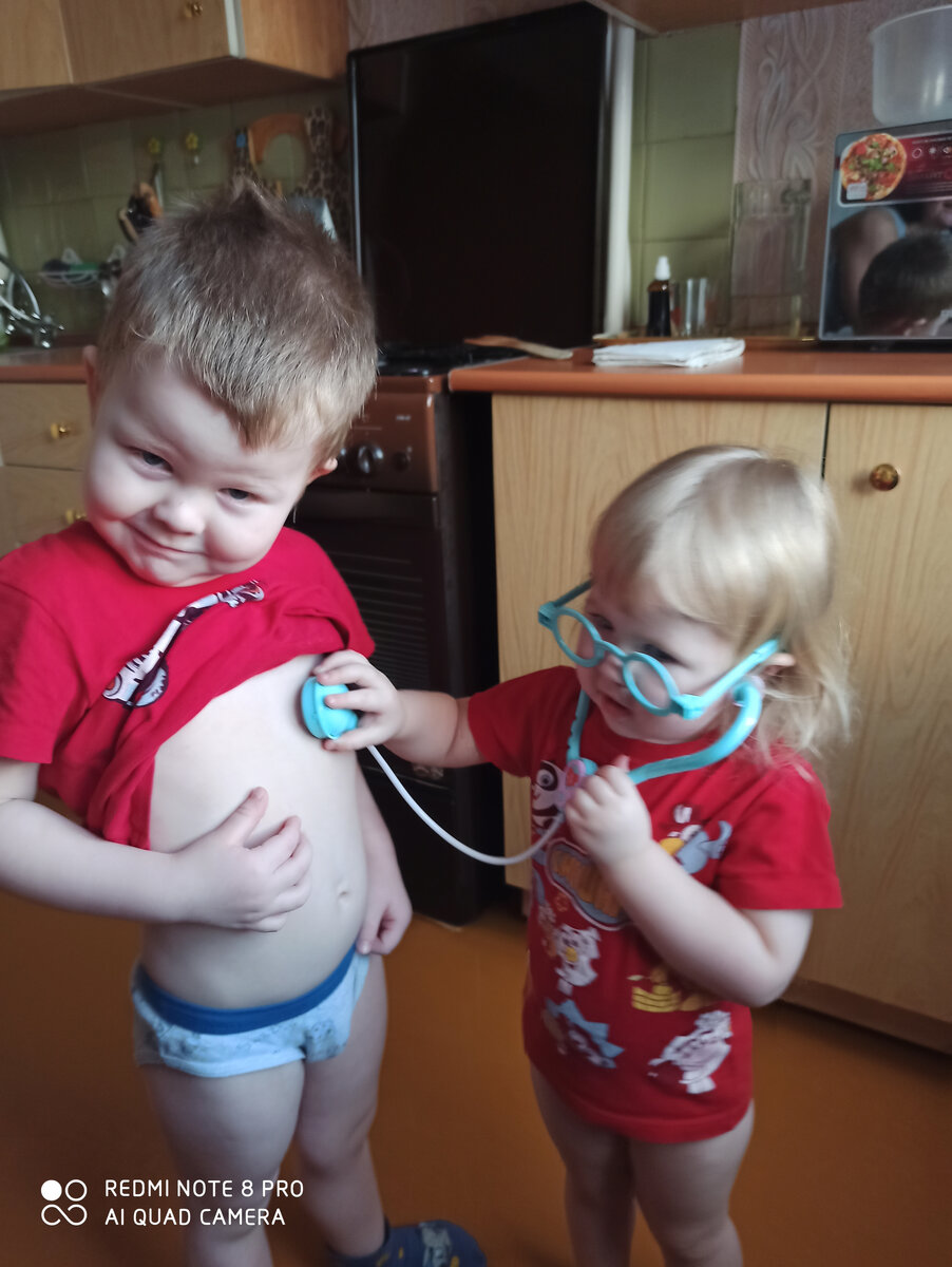 Пока я работала в буфете, дети очень часто сидели на больничных, сидела с ними бабушка всё время