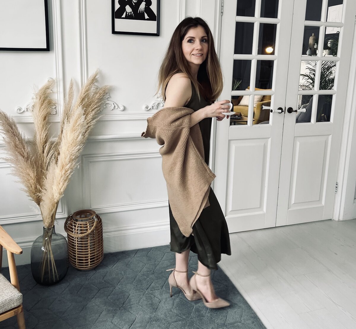 Привет! Меня зовут Наталья, я автор этого блога и рада вас приветствовать в гостях на Дзен-канале. Здесь мы вдохновляемся стильными образами, ищем то, что украсит именно  нас и несём в мир своё собственное вИдение красоты. Я делюсь своими находками и рекомендациями для вас, основанном на моём опыте работы с клиентами!