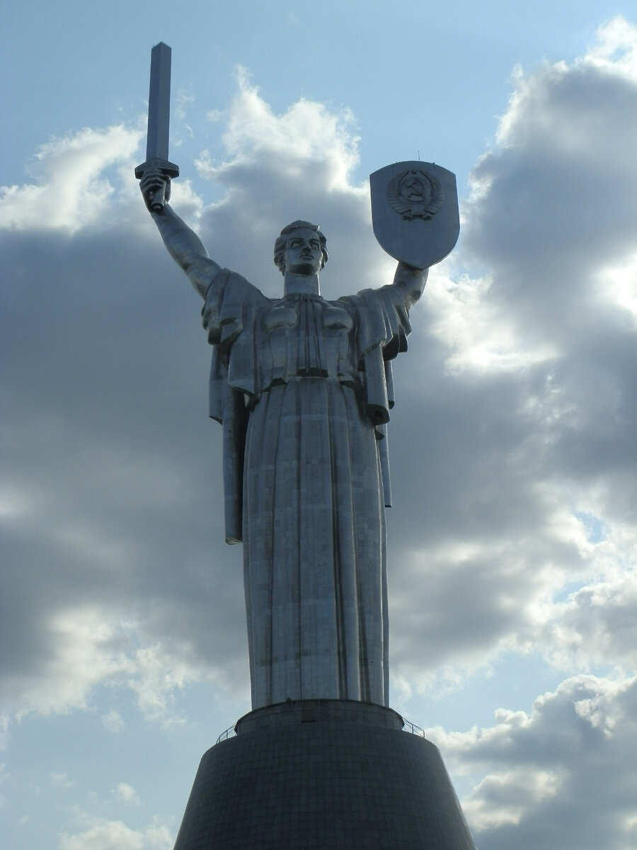 Меч не может быть выше креста. 