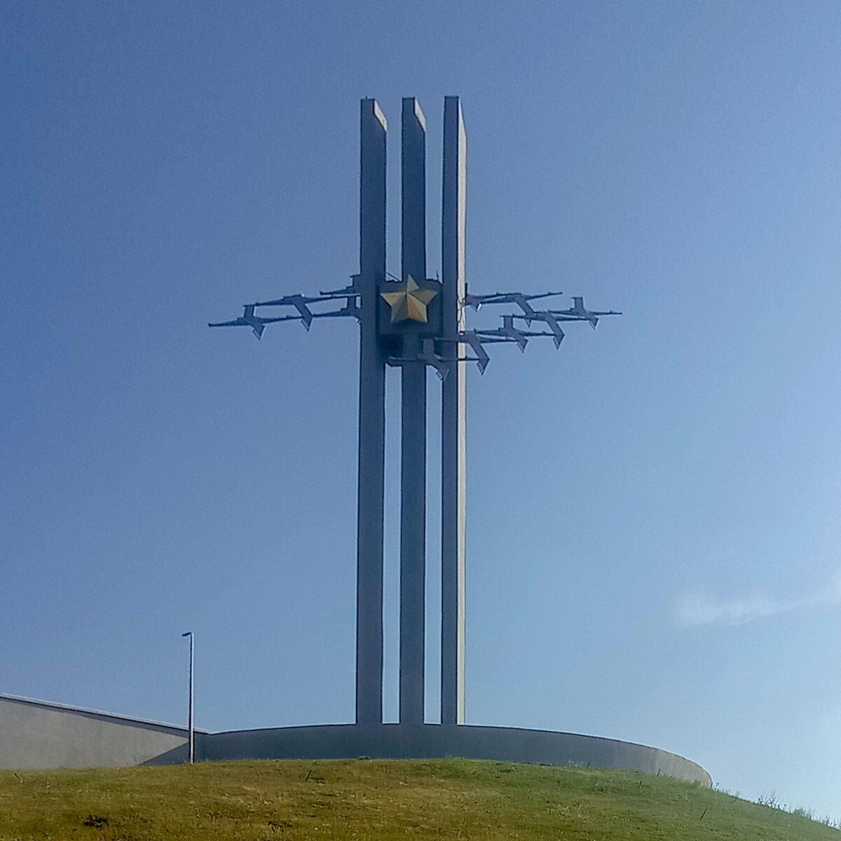 Стела Журавли в Саратове |галерея →|