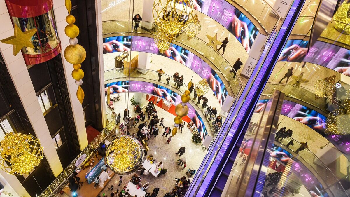    Балконы и центральные лифты в ТРЦ "Щелковский"© РИА Новости / Кирилл Каллиников