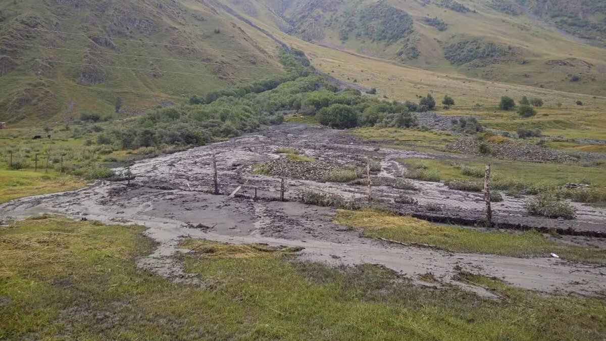 Залезть на холм в Степанцминде