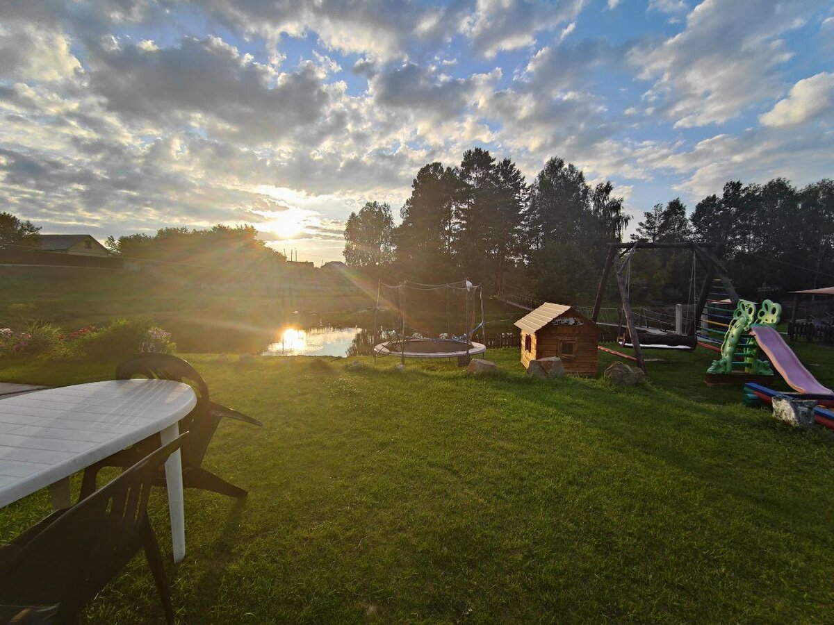 Зеленая трава, по которой мы все выходные бегали босиком