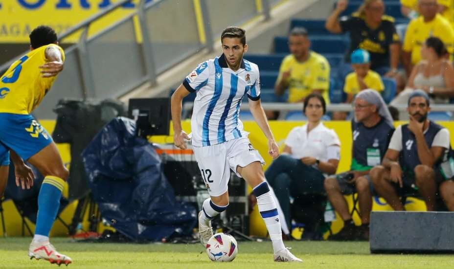    Арсен Захарян окунулся в атмосферу испанского футбола, а теперь и Лиги чемпионов. Фото: Соцсети