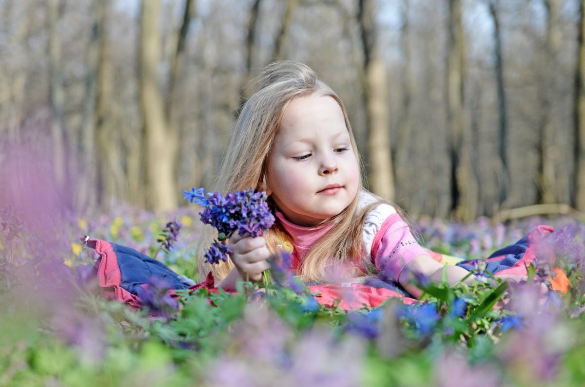 Для девочек особенно важно уделять внимание их эстетическому развитию и стилю. Учить их, как ухаживать за собой и своей одеждой. 