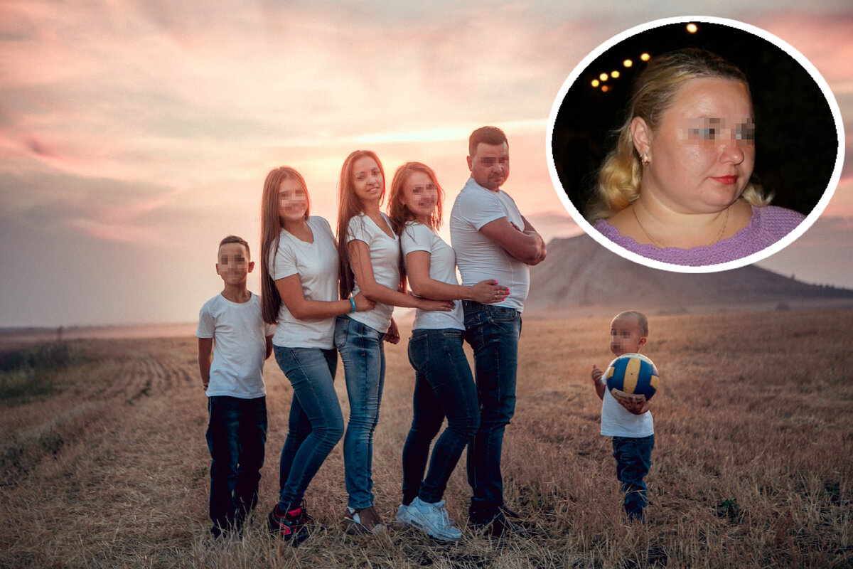 На фото - семейство Слегиных (третьей справа стоит погибшая дочь Вячеслава) и Ольга Варнавская