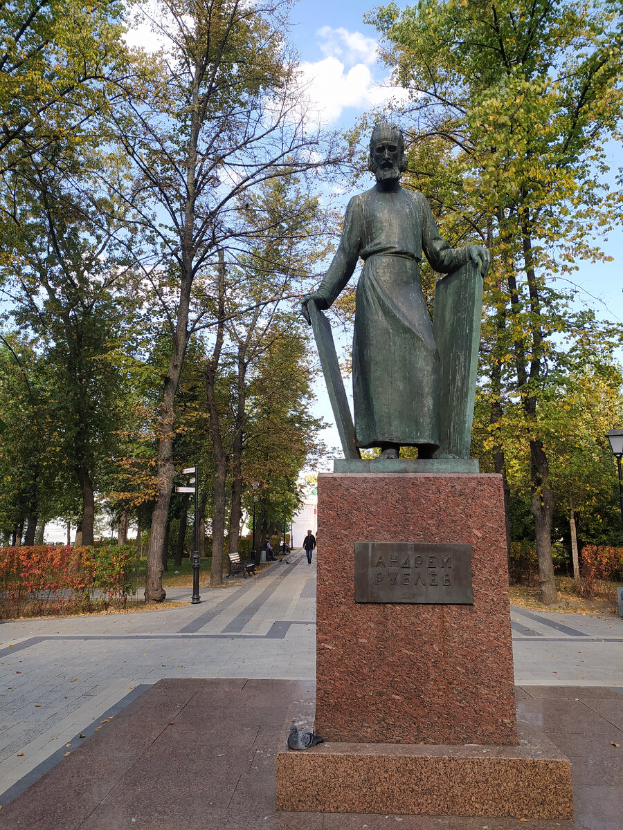 Памятник Андрею Рублеву в Москве /фото автора
