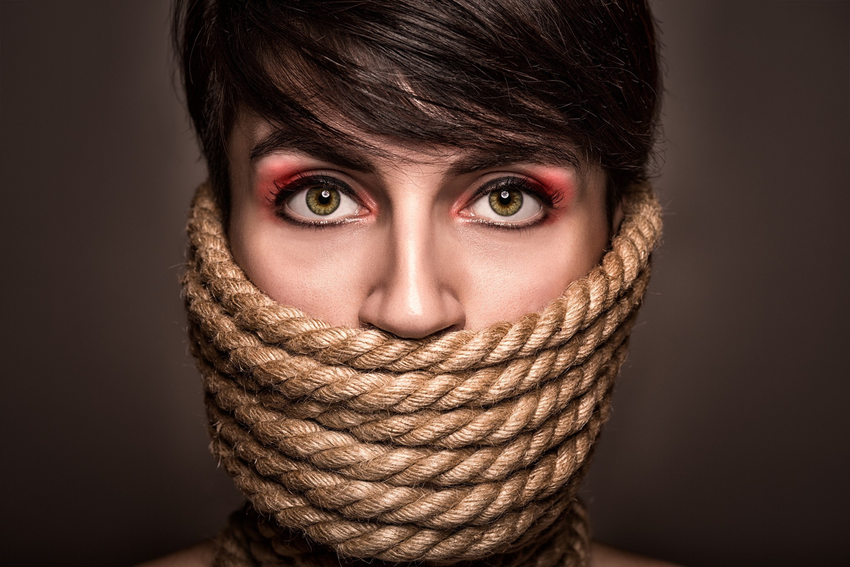 https://wallup.net/wp-content/uploads/2016/05/13/343444-face-women-model-ropes-portrait.jpg