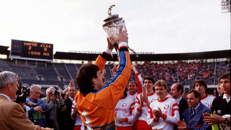 1992 год. Станислав ЧЕРЧЕСОВ с кубком СССР/СНГ. Фото Александр ФЕДОРОВ, "СЭ"