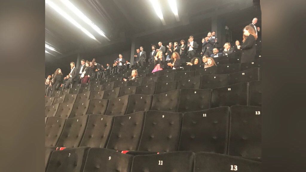 Полупустой зал под конец сеанса
