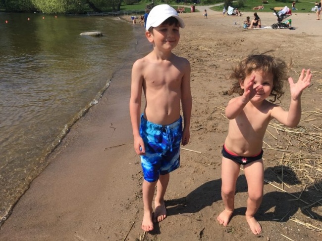 В Стокгольмском лене много мест для летнего отдыха на воде. Сегодня их насчитывается более одной тысячи, но не все они отвечают требованиям ЕС.