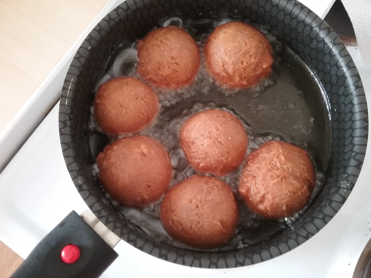 Как приготовить шоколадные творожные пончики