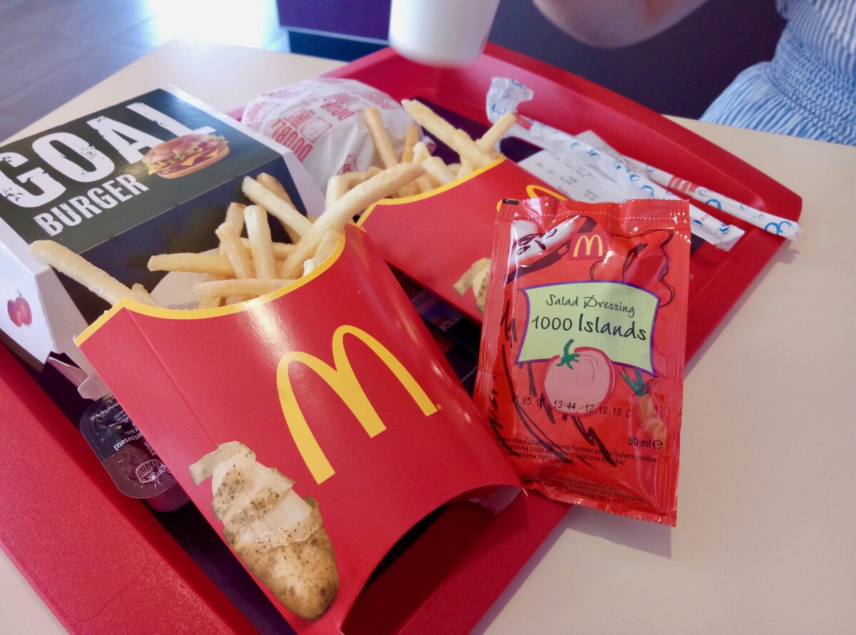 Грузинский Мак от нашего не отличается. Только соус почему-то в пакетиках…