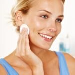 Каждая женщина и девушка трепетно следит за состоянием своей кожи и появление на ней различных воспалительных проявлений способно испортить надолго настроение. Одной из таких бед являются подкожные прыщи или фурункулы.