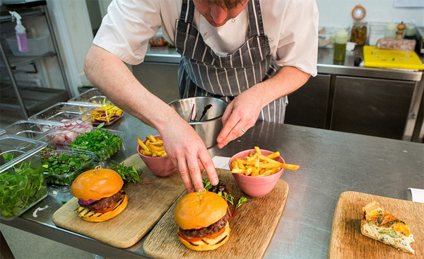 Как можно отказаться от бесплатных бургеров с утра?