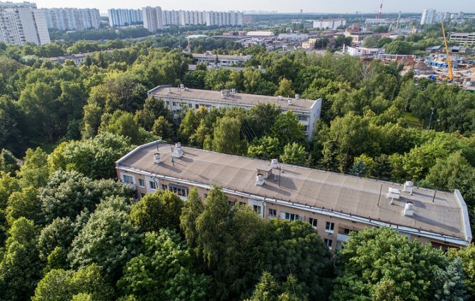 В Москве начались сносы пятиэтажек по программе реновации. До конца этого года переехать в новое жилье предстоит 10 тыс. москвичей. С конца февраля в новые дома уже переехали больше 370 тысяч семей, и стали понятны вопросы, с которыми чаще всего сталкиваются переселенцы.