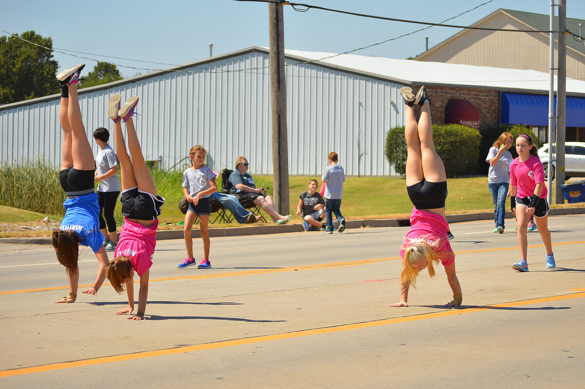 Ходьба на руках все чаще появляется на соревнованиях по кроссфиту