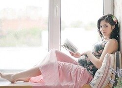  Время, когда женщина ждет малыша – волшебное. Однако многие задумываются о том, что будет впереди, да и треволнений в этом периоде жизни достаточно. Для того чтобы рассеять многие сомнения, в помощь будущим мамам есть 12 чудесных книг.