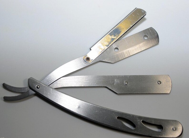 Если же Вас прельщает удобство, простота использования и точность бритья, то выбор несомненно падает на бритву шаветт. Которая более удобная и комфортная в обслуживании в современных реалиях.