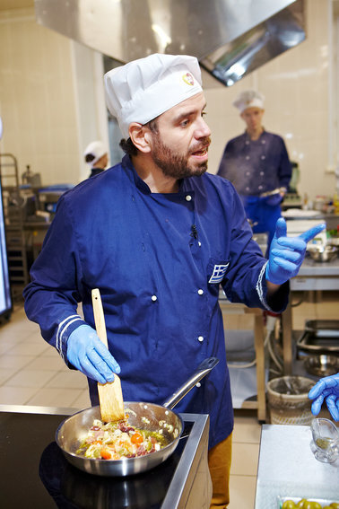 Бренд-шеф Яннис Кофопулос. Жареные оливки. Фото предоставлены Olive You