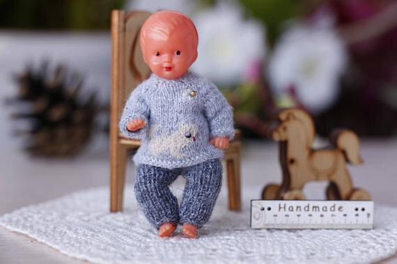 Мальчишке 7 см достался костюм