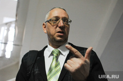 Хорошее число, главное- без суеты
"Число кандидатов в  мэры Челябинска увеличилось до пяти человек. 29 декабря, в субботу,  документы подали лидер движения «СтопГОК» Василий Московец и специалист  Пенсионного фонда Дмитрий Олейник.... Ранее бумаги подали руководитель  штаба Навального в Челябинске Борис Золотаревский, а также некие И. С.  Попов и Г. А. Невский, чьи полные данные не разглашаются."
