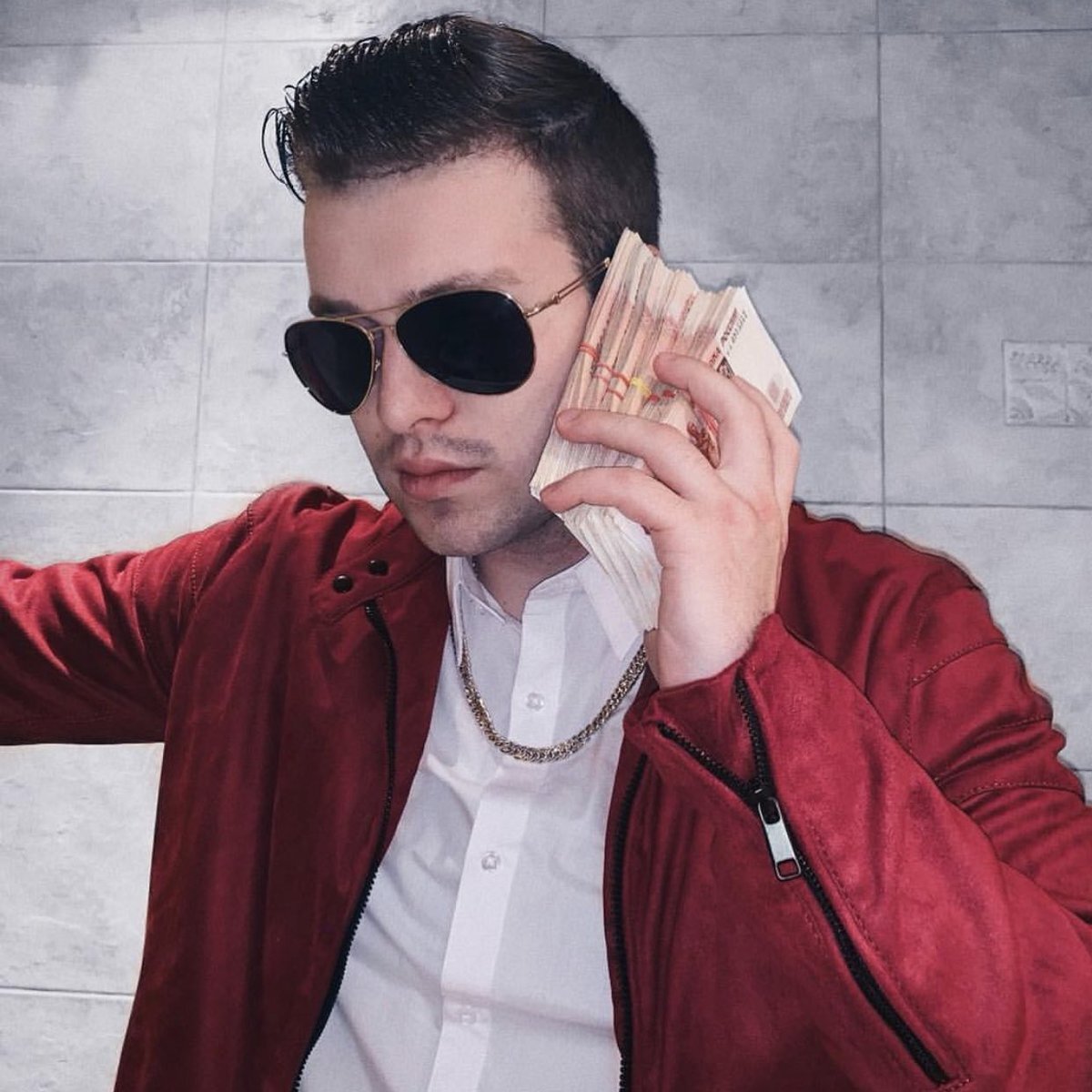 GSPD аморален на 100%, хотя он в своих клипах прославляет Путина - возможно поэтому на него еще не начались гонения.