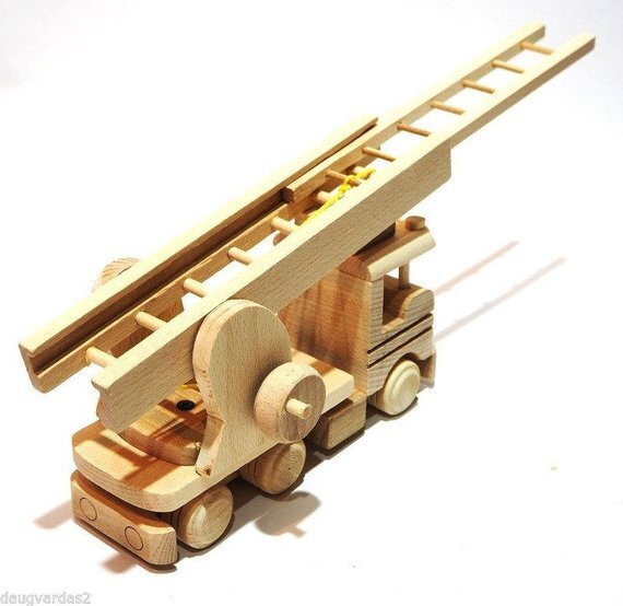 Источник: https://www.etsy.com/listing/547952692/handmade-wooden-toy-fire-truck-with-a