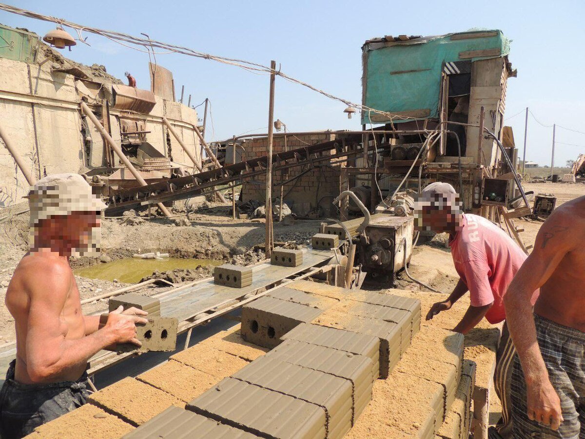 Конвейер кирпичного завода в Дагестане. Фото предоставлено движением «Альтернатива»