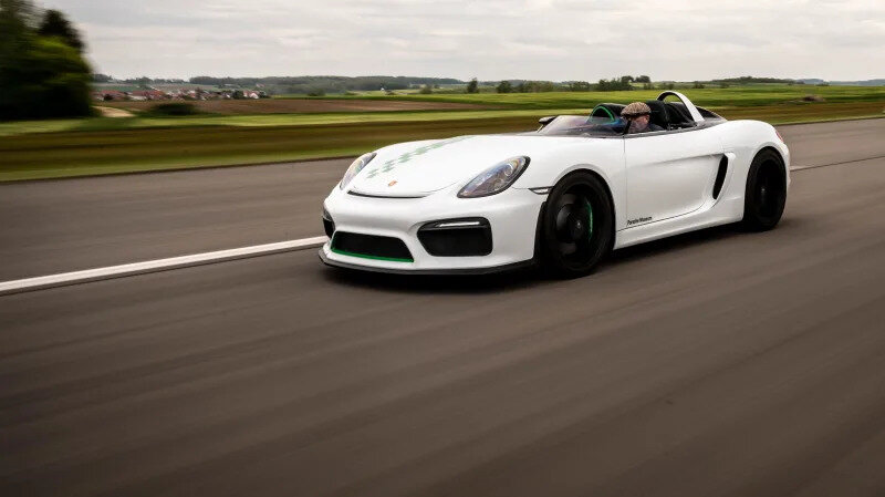 Новый Porsche на гоночном треке
