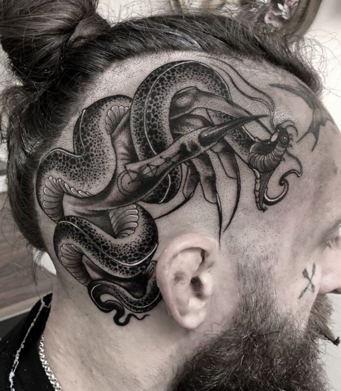 Нил Трансфилд, Боль на сердце, Лидс, Великобритания. Источник фото: tattoolife.com