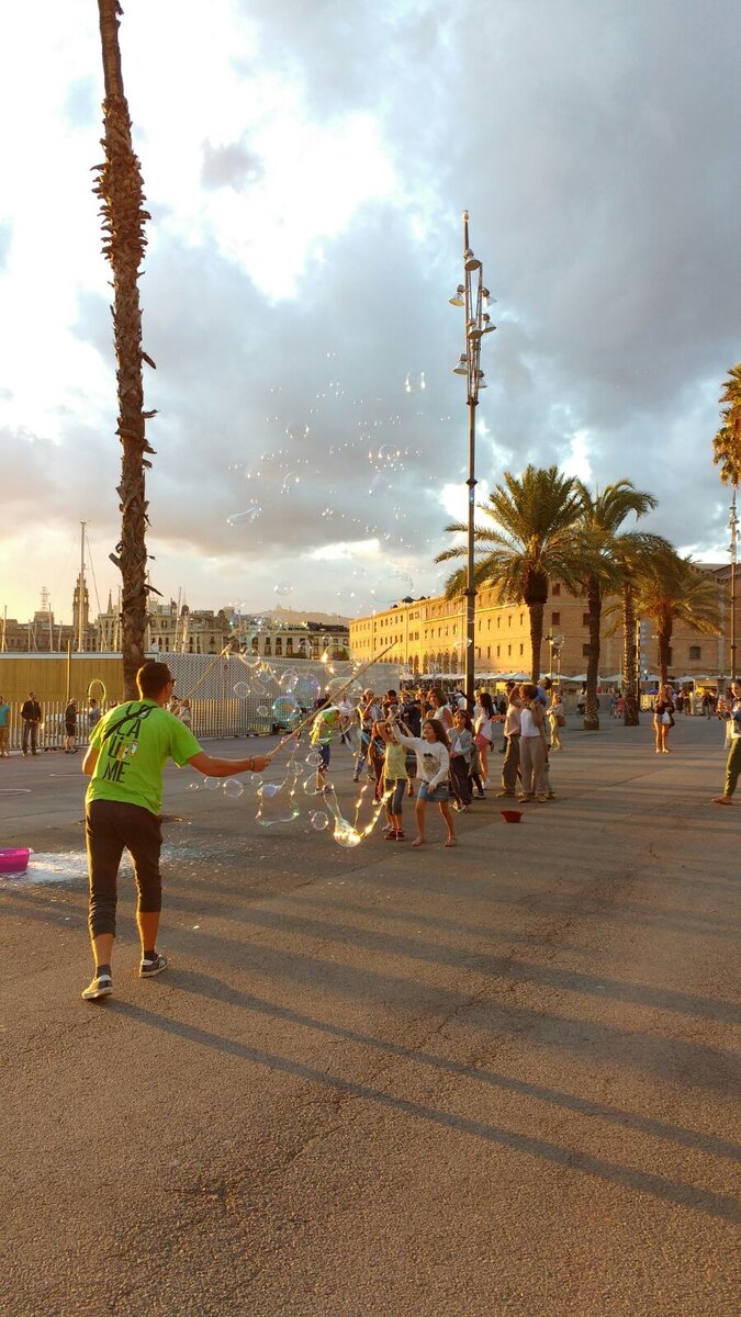 Начало улицы Passeig de Joan de Borbó