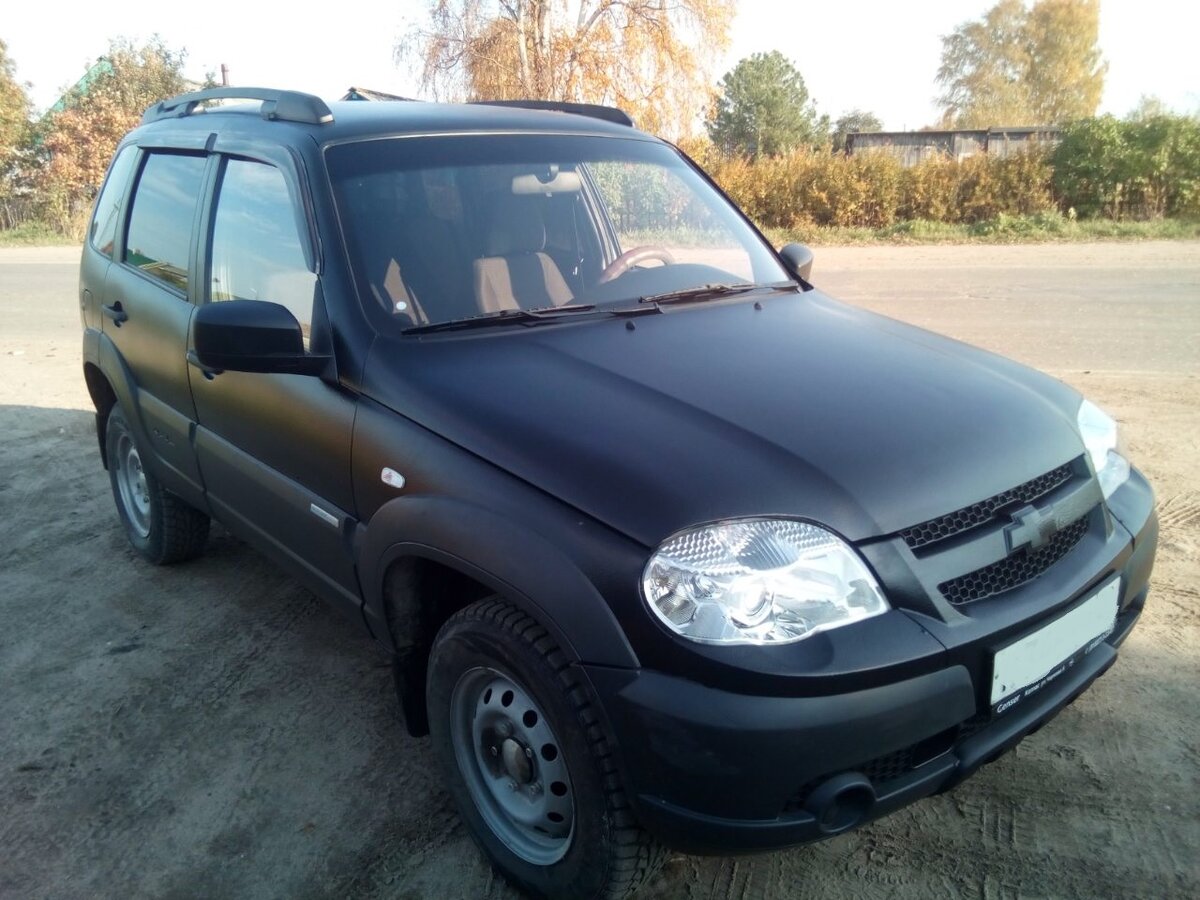 Фото тюнингованной Нивы. Вся начинка внутри. Свиду штатный автомобиль.