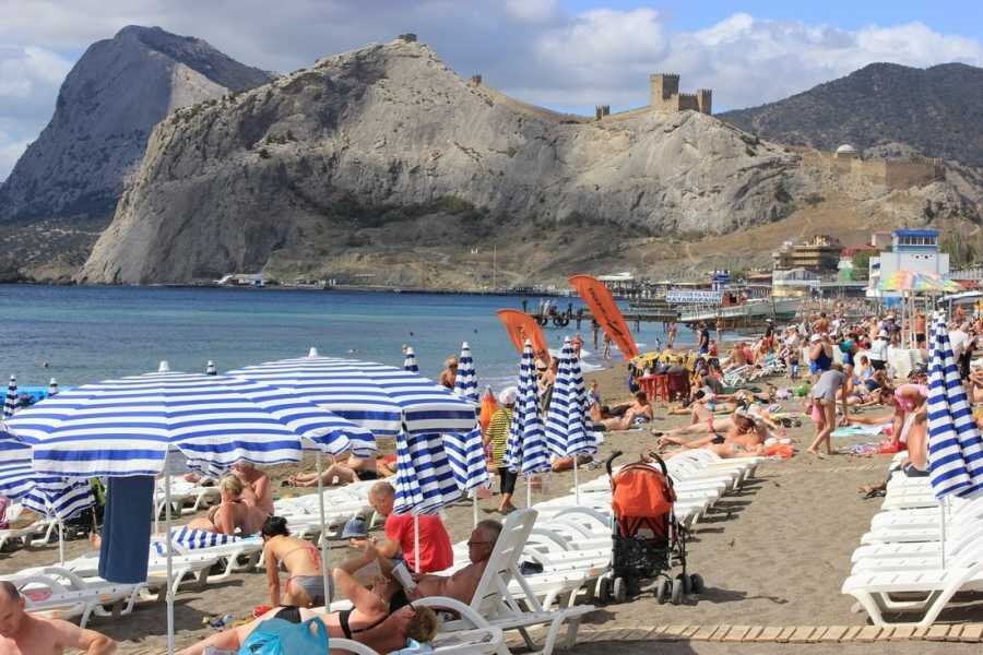 Пляж в Судаке Фото: судак.рус