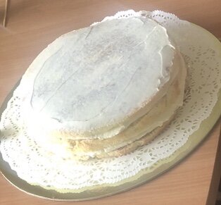 Коржи можно смазать сиропом (вода+сахар или любой другой подсластитель)