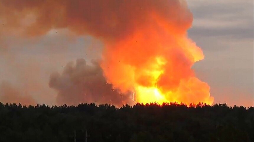 Взрывы на складе боеприпасов. Фото взято из открытых источников.