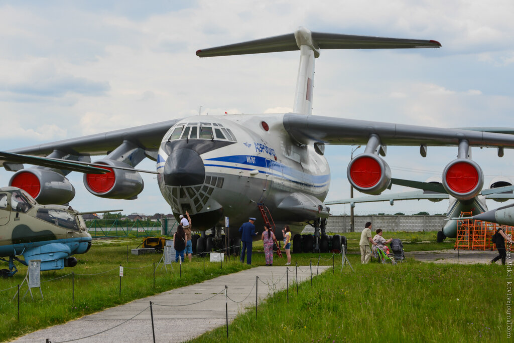  
Продолжаю рассказ о киевском музее авиации. Если в прошлом посте я больше касался самолетов гражданского назначения, то сегодня мы вскользь посмотрим об авиации транспортного, военного и специального назначения.
