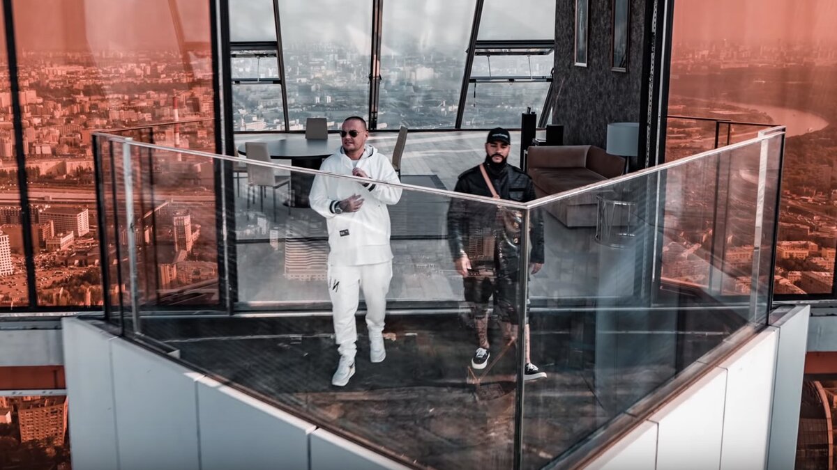 фото вырезка из клипа "Москва".