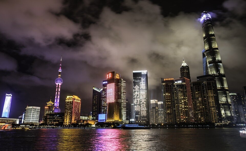 https://cdn.pixabay.com/photo/2018/09/13/21/14/shanghai-3675762_960_720.jpg