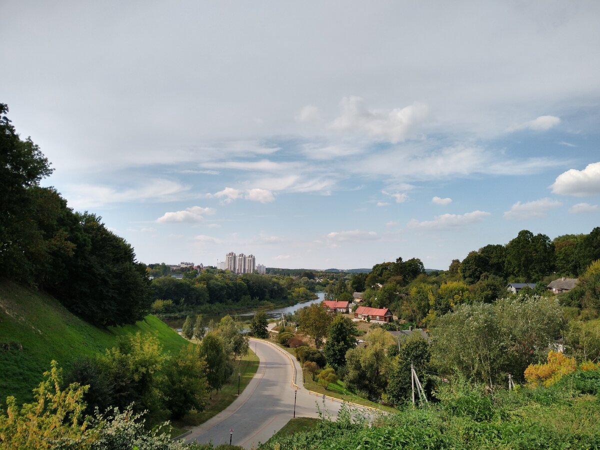 Вид на Неман с берега, рядом, слева, Старый Замок.