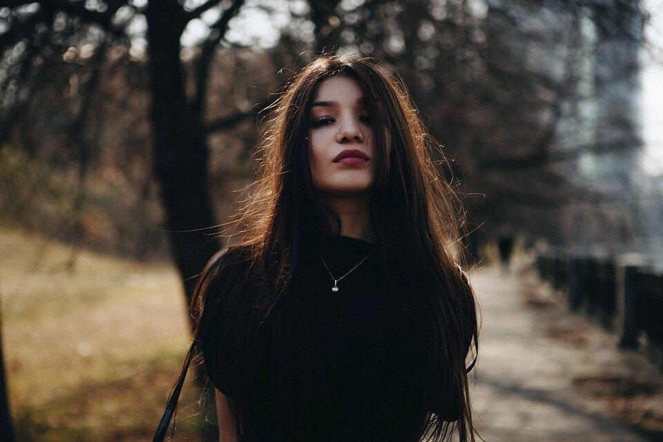 https://pixabay.com/photos/portrait-girl-in-the-black-2377742/