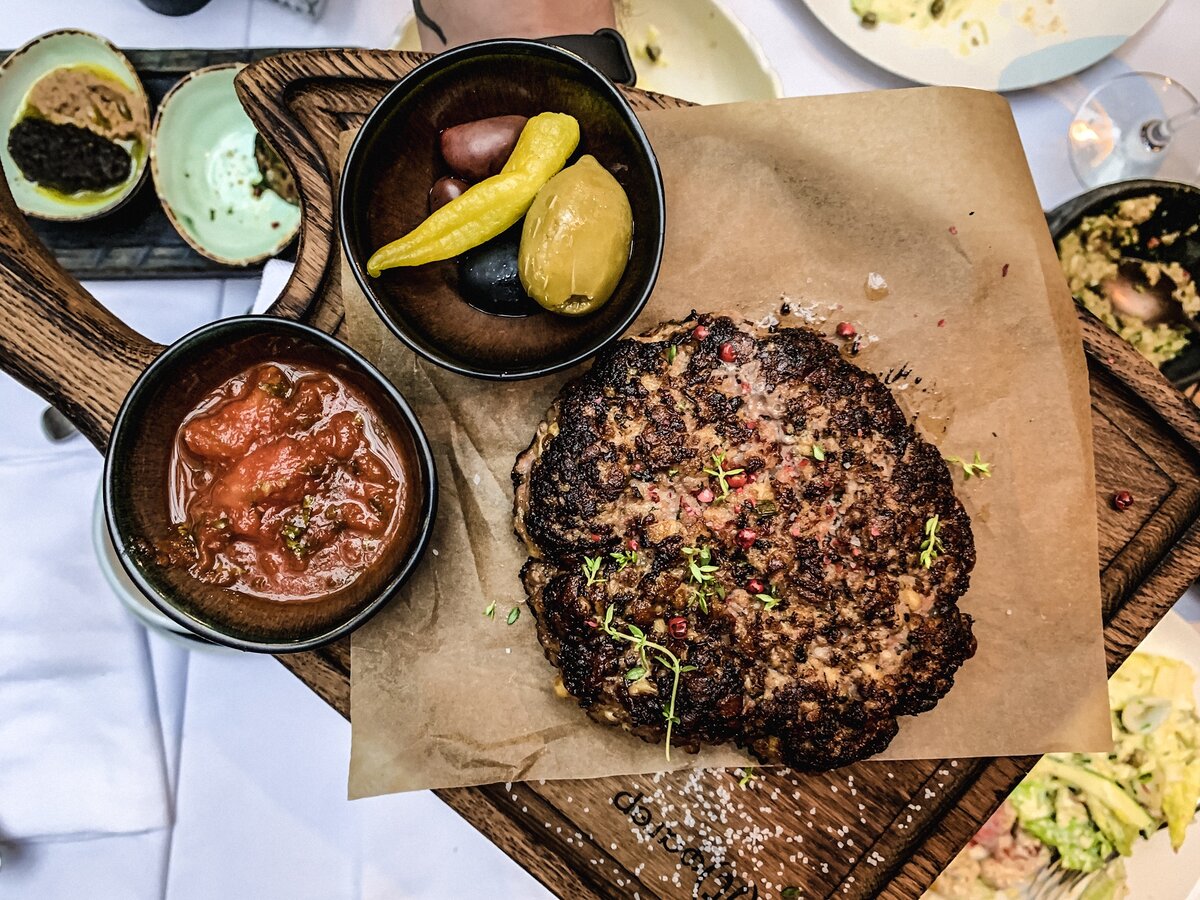 800 steak. Пифагор ресторан веранда. Пифагор ресторан меню. Ресторан Пифагор Москва. Ресторан Пифагор Москва на трубной.