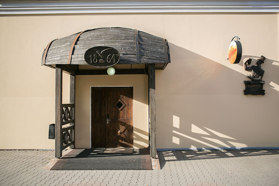  
                                                                    
 В музее собрано более 100 экспонатов, представляющих традиции отечественного пивоварения. В коллекции представлены пивные бутылки разных лет, начиная со времен легендарного графа Чапского, одного из самых известных владельцев завода, и до наших дней. Кроме того, выставлены редкие фото и уникальные архивные документы, рассказывающие о жизни рабочих в дореволюционной России (так, сохранились правила внутреннего распорядка 1902 года).

