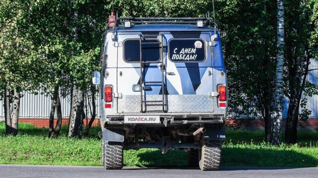 Русский работяга сделал из УАЗ «Буханка» идеальный дом на колесах с чертами Land Rover Defender