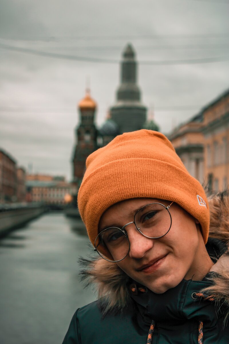 Этого пацана я фоткал в Питере этой осенью.